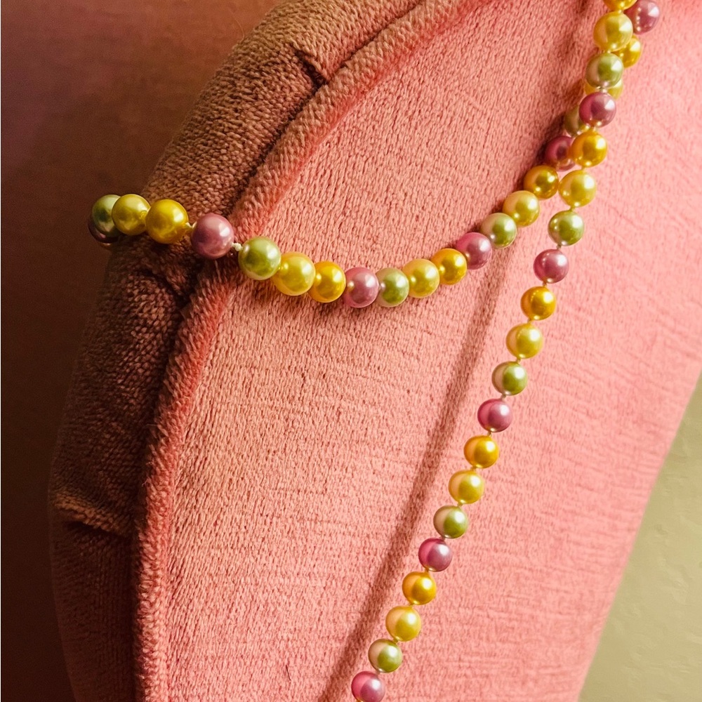 elegant Long strand 48 inch multi color 10mm shell pearl necklace NWT - Picture 11 of 12